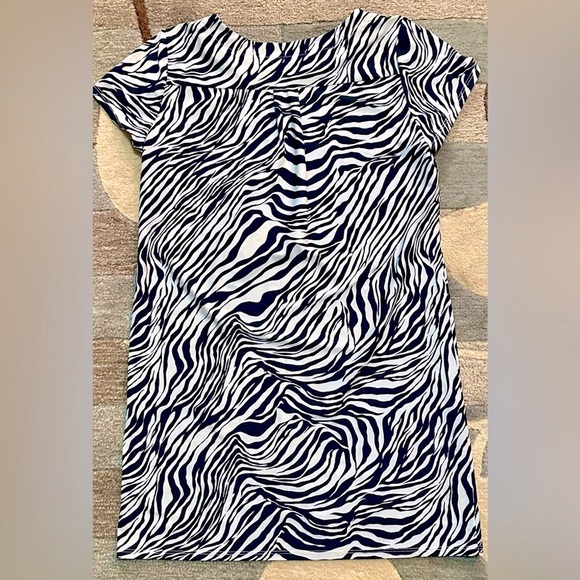 Jude Connally The Ella Shift Mini Dress in Lilac Blue Tiger Stripe ZB1 - Picture 7 of 8